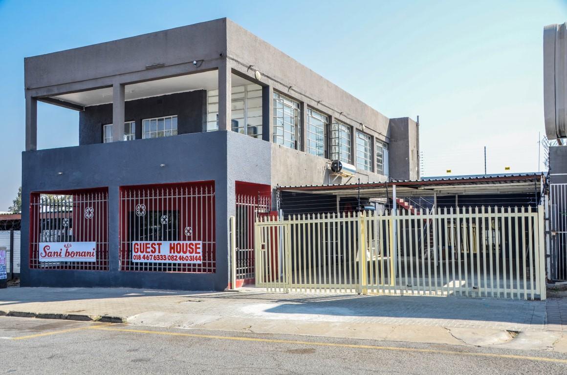 Sani Bonani Guest House Klerksdorp Exteriér fotografie